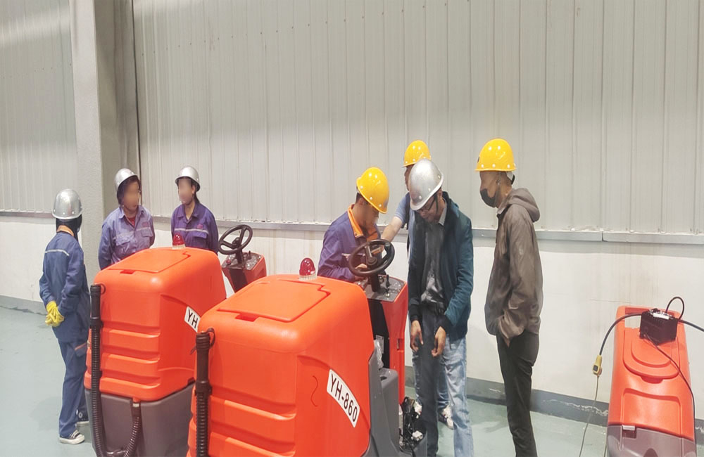 勝敏手推式洗地機(jī)三門(mén)峽現(xiàn)場(chǎng)交機(jī)