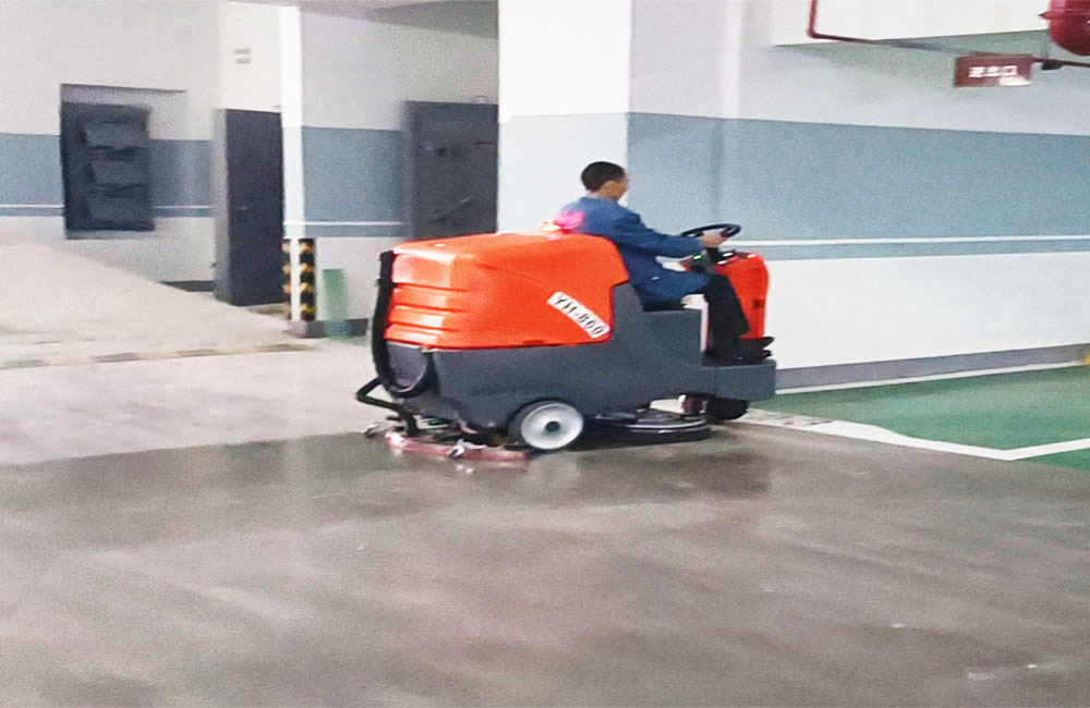 <b>無(wú)錫汽車(chē)零部件公司采購(gòu)勝敏YH-860駕駛式洗地機(jī)</b>